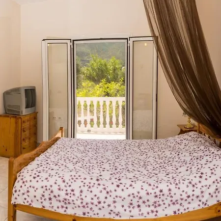 2-Bed House In Alykes With Mountain Views * Alykes (Zakynthos)