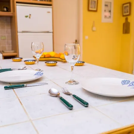 2-Bed House In Alykes With Mountain Views Hébergement de vacances