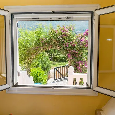 Hébergement de vacances 2-Bed House In Alykes With Mountain Views